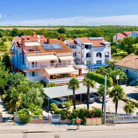 Hotel Pansion Adria Sveti Filip i Jakov Exterior foto