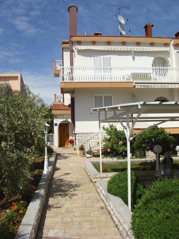 Hotel Pansion Adria Sveti Filip i Jakov Exterior foto