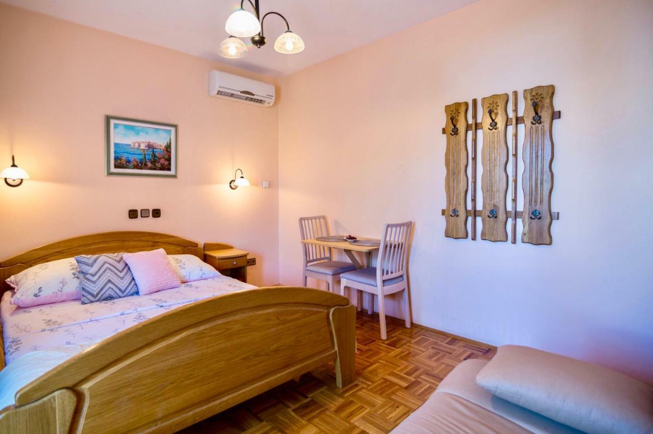 Hotel Pansion Adria Sveti Filip i Jakov Exterior foto